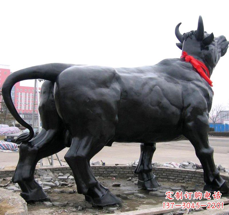 连云港昂头的铜雕水牛