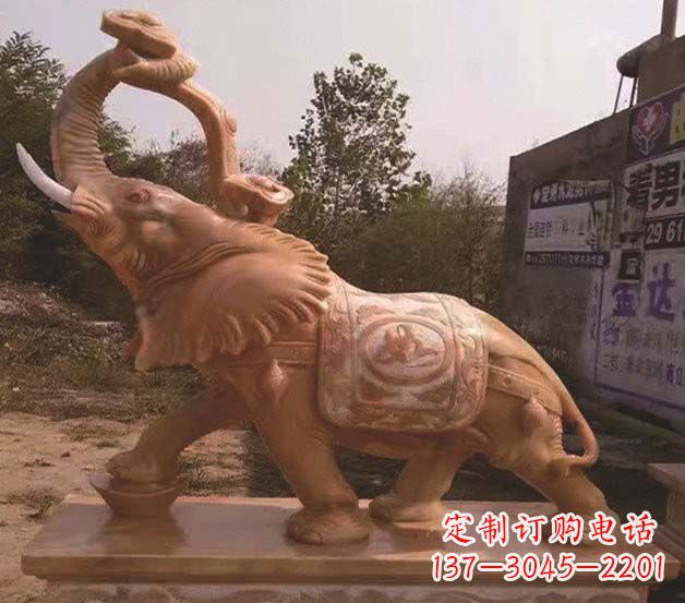 连云港鼻卷如意的大象石雕