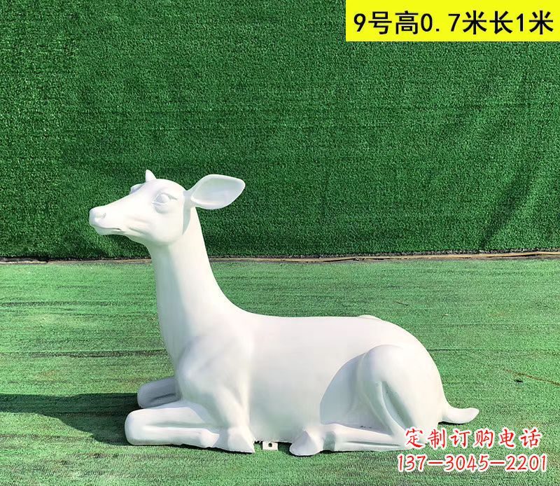 连云港玻璃钢白色小鹿动物雕塑