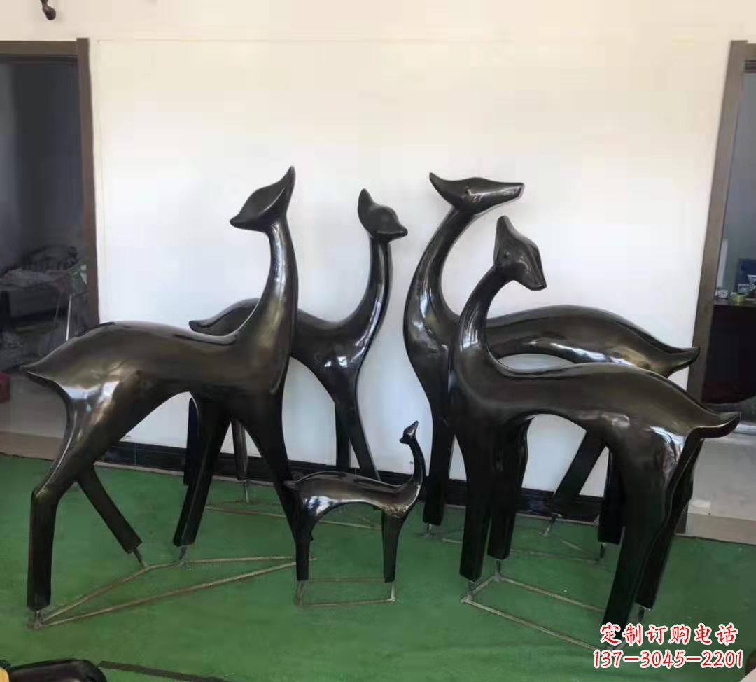 连云港玻璃钢仿铜鹿雕塑完美点缀庭院景观