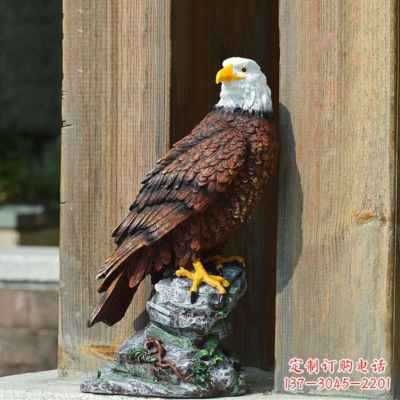 连云港玻璃钢老鹰雕塑——传递自然之美