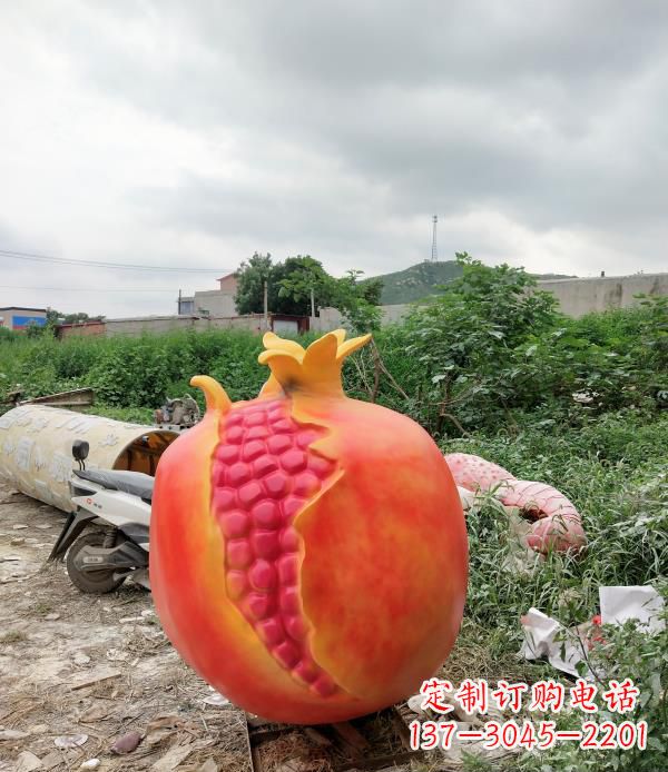 连云港玻璃钢仿真石榴雕塑——精美的艺术品