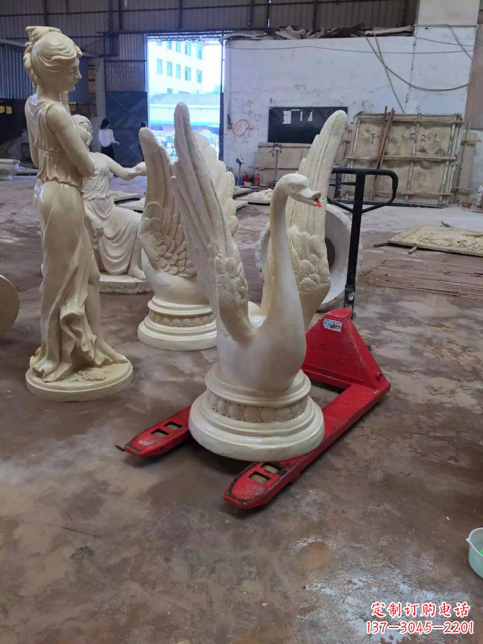连云港玻璃钢制作的天鹅雕塑