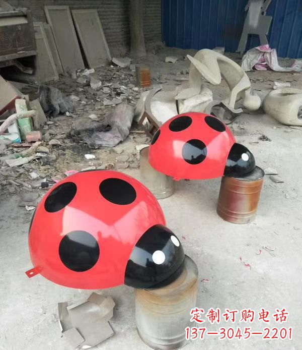 连云港玻璃钢制瓢虫雕塑绚丽多彩的公园景观摆件