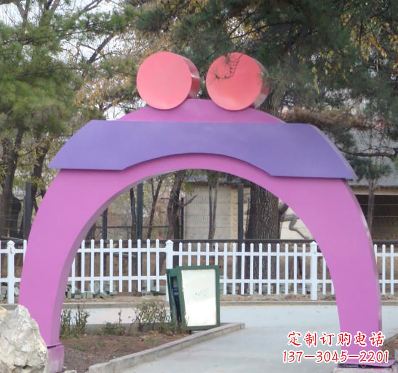 连云港不锈钢爱心拱门雕塑给城市艺术添彩