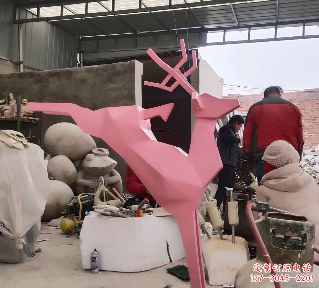 连云港不锈钢彩绘小鹿雕塑艺术与美感的完美结合