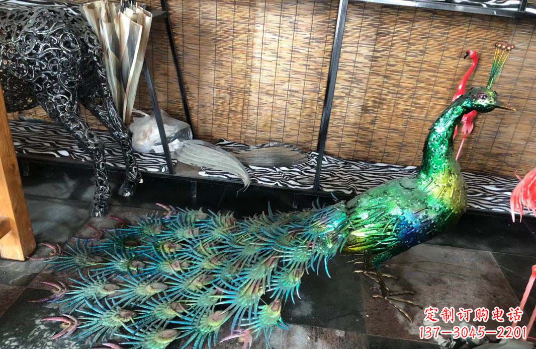 连云港不锈钢彩色景观孔雀雕塑
