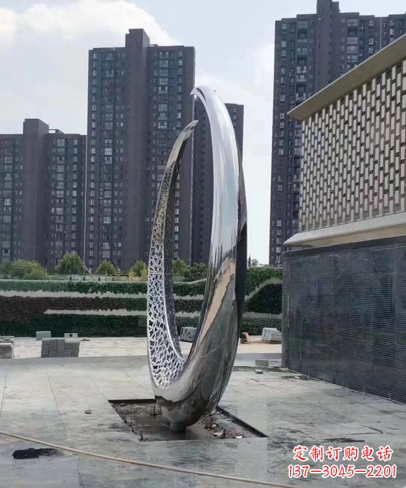 连云港不锈钢抽象月亮雕塑户外摆件