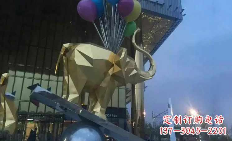连云港大象踩高跷——点缀城市景观