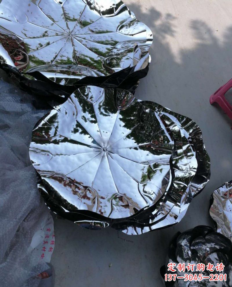 连云港不锈钢锻造莲花雕塑效果图