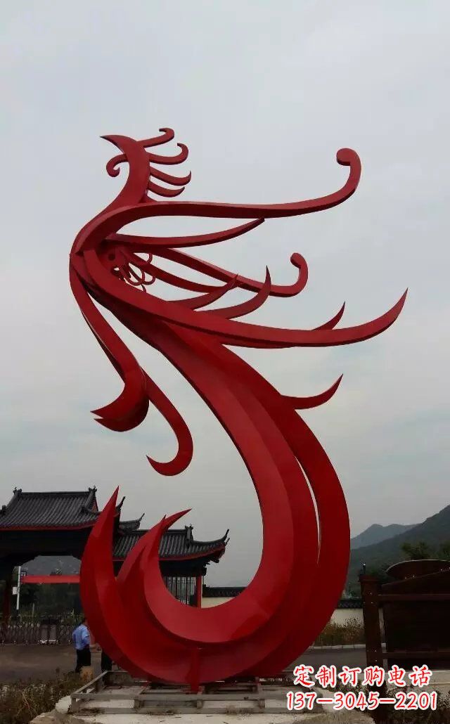 连云港凤凰雕塑象征着和平与繁荣