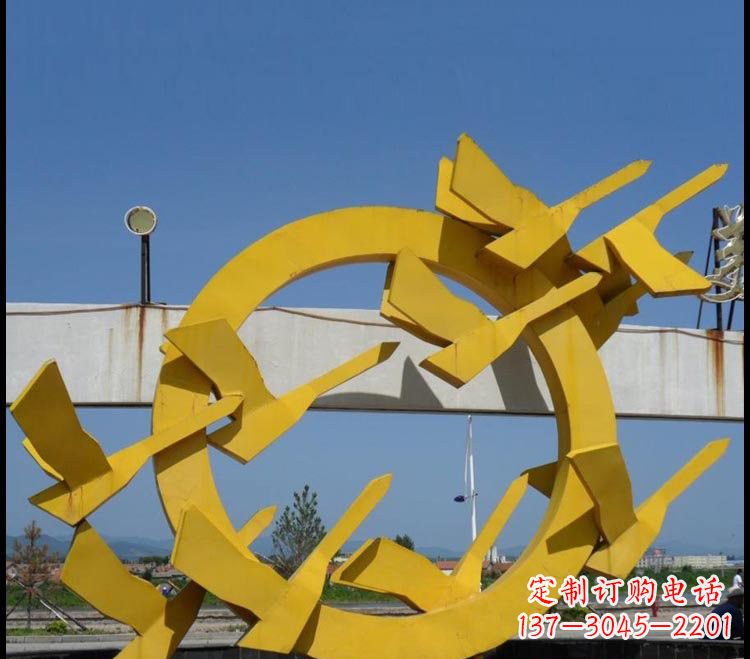 连云港不锈钢大雁雕塑点缀公园美景