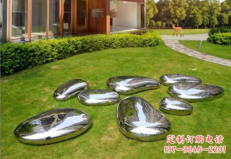 连云港不锈钢公园的鹅卵石雕塑