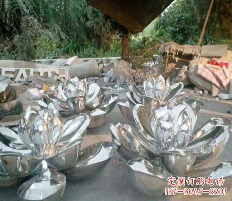 连云港不锈钢荷花雕塑给公园带来灿烂美景
