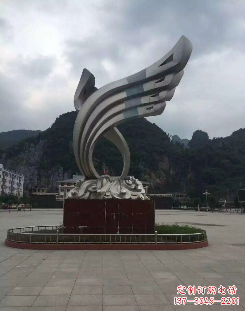 连云港翅膀雕塑——环绕不锈钢广场的精美艺术品