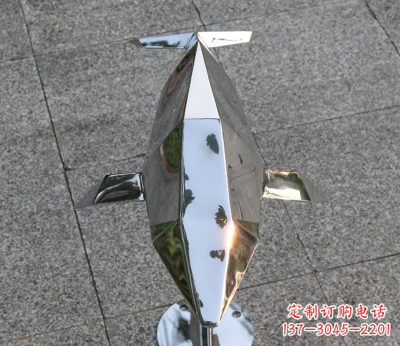 连云港海豚雕塑令不锈钢广场更加灿烂