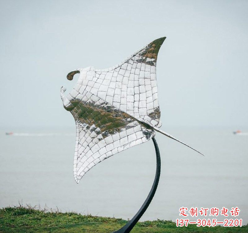 连云港不锈钢海洋动物蝠鲼雕塑艺术与环保的完美结合