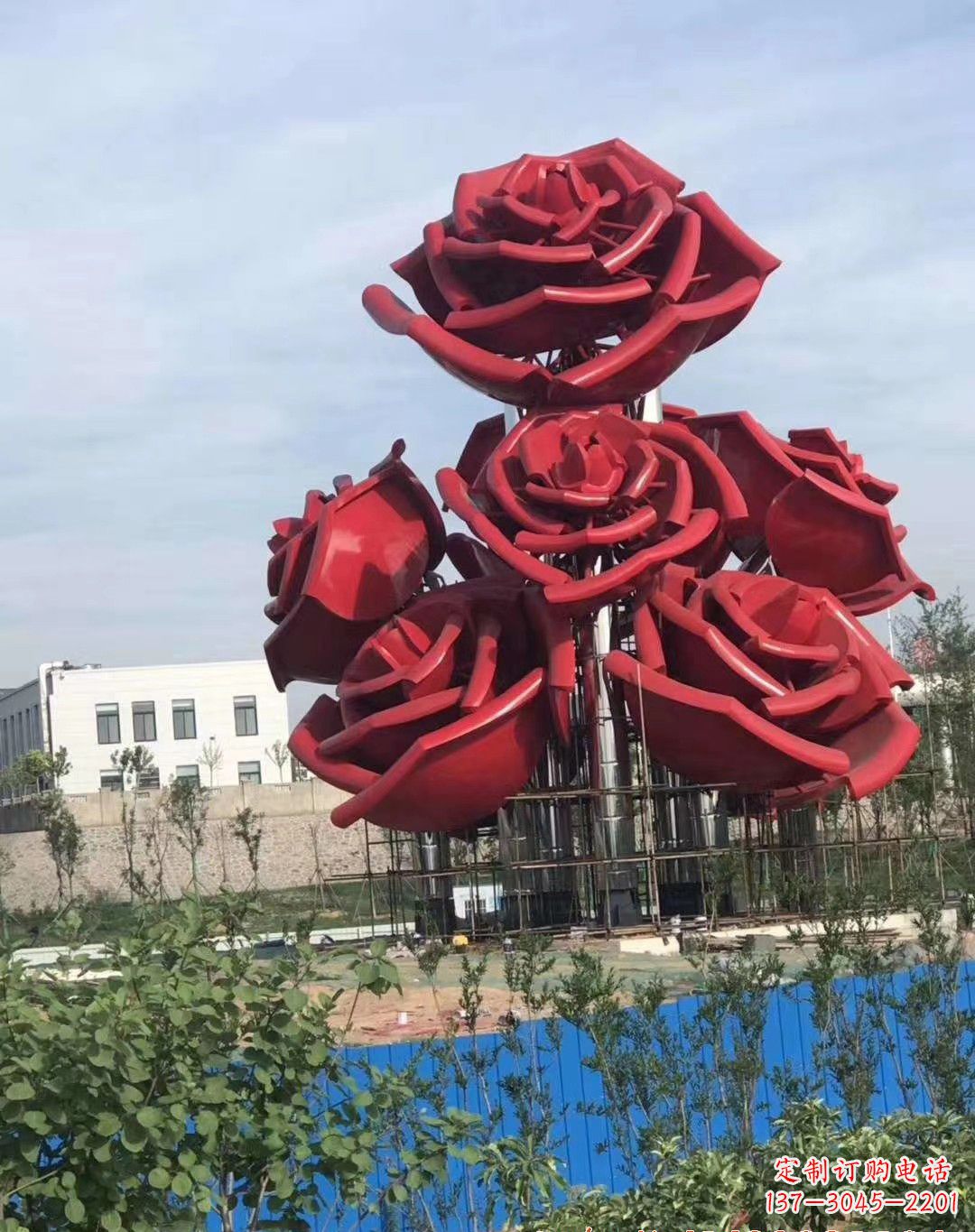 连云港不锈钢玫瑰雕塑象征爱与美