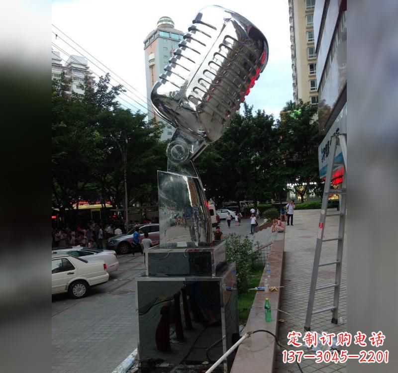 连云港不锈钢话筒雕塑高贵而又精致