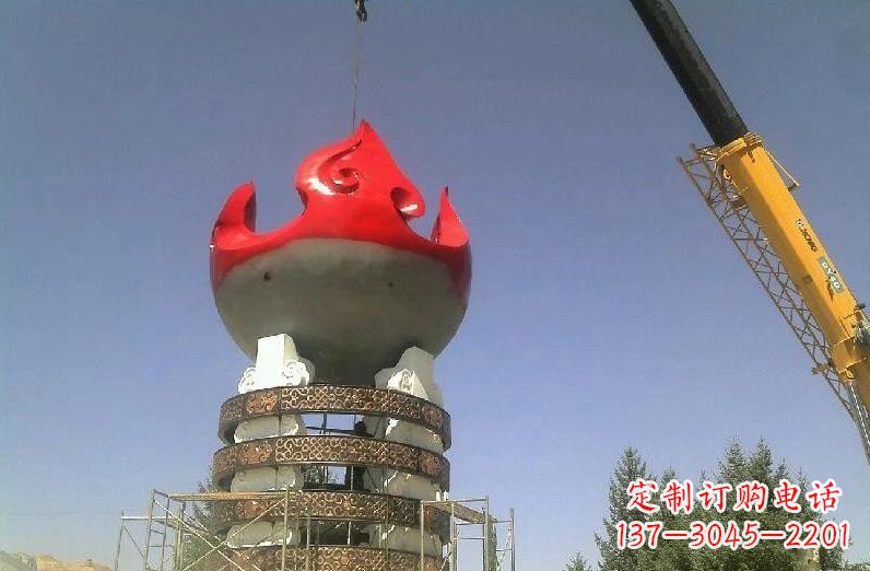 连云港不锈钢火炬雕塑象征着永恒的精神