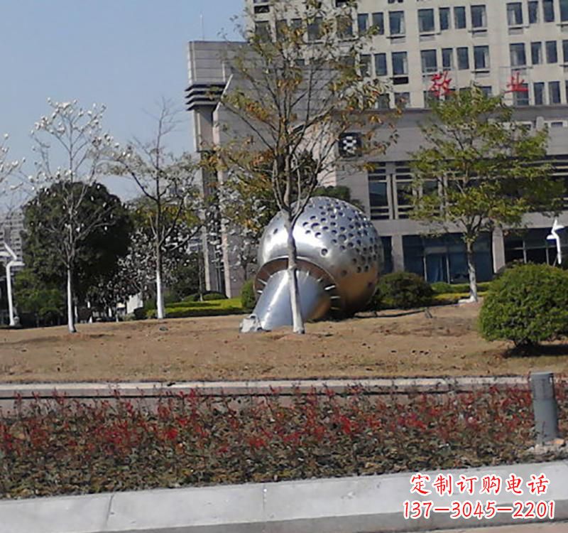 连云港不锈钢话筒雕塑简约而又具有现代感