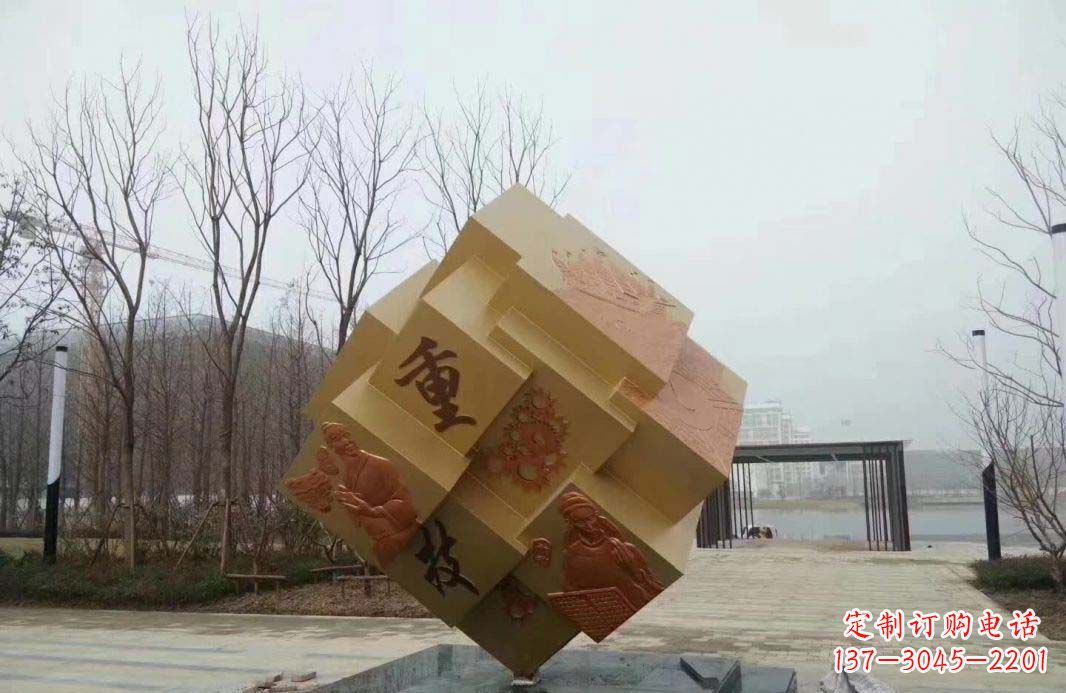连云港不锈钢魔方雕塑给景观增添丰富多彩