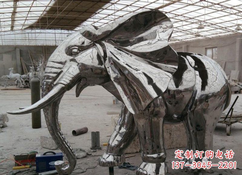 连云港不锈钢镜面大象雕塑——独特的艺术精品