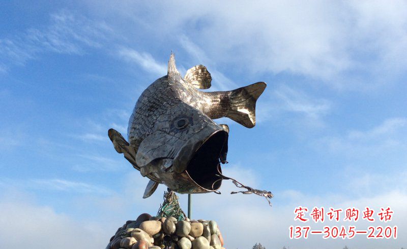 连云港不锈钢鲤鱼和青蛙动物雕塑