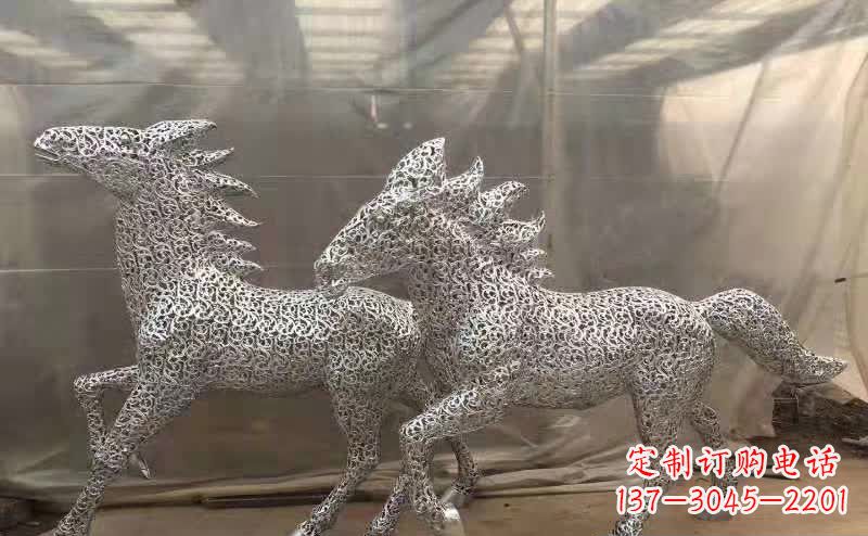 连云港不锈钢马雕塑精美而又富有动感