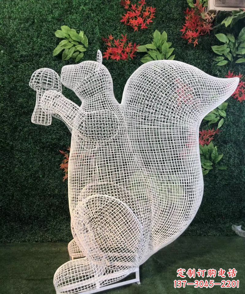 连云港不锈钢松鼠雕塑展现自然的美