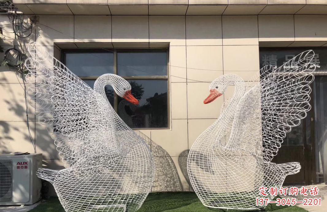 连云港不锈钢镂空天鹅雕塑象征着美丽的永恒