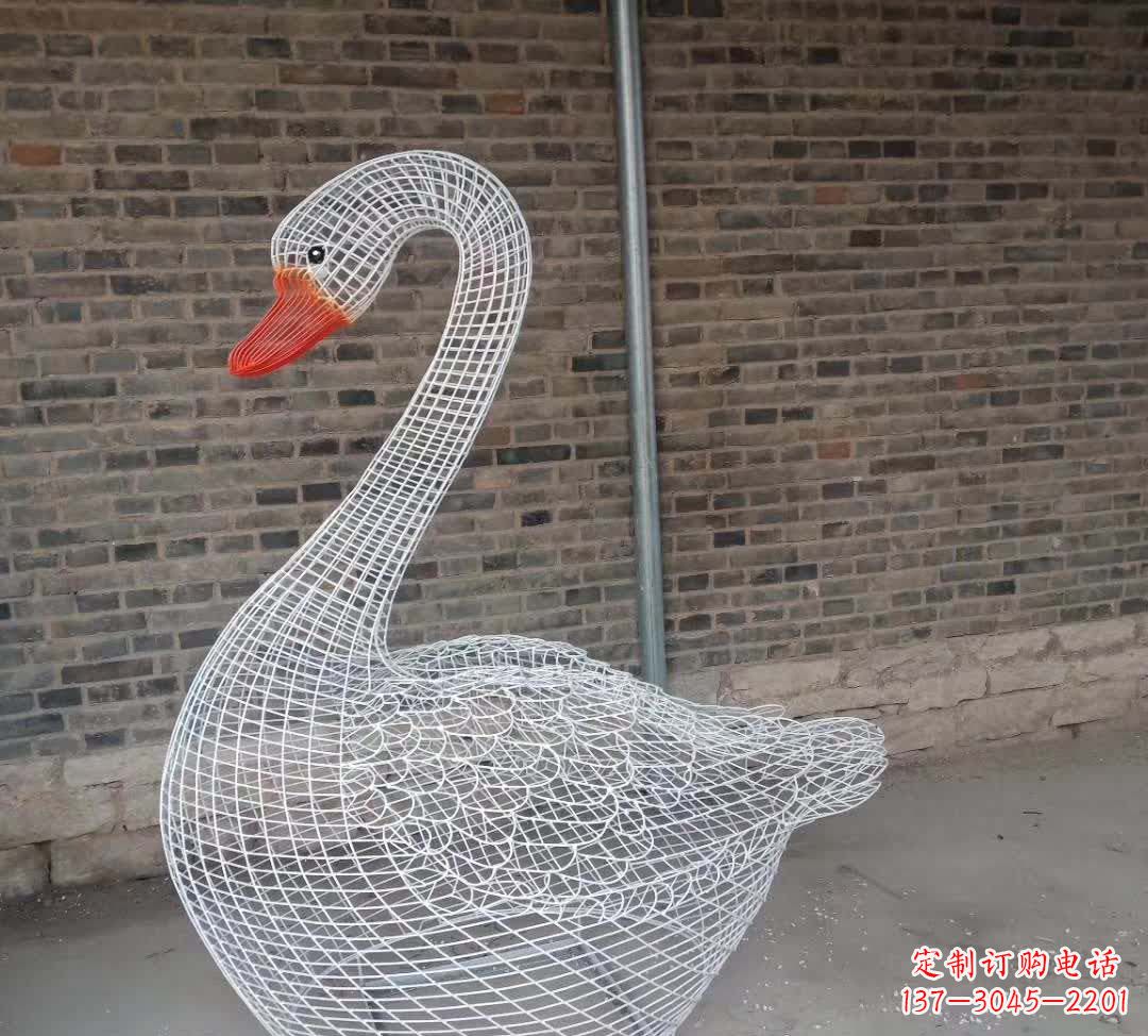 连云港不锈钢镂空天鹅雕塑精美而优雅