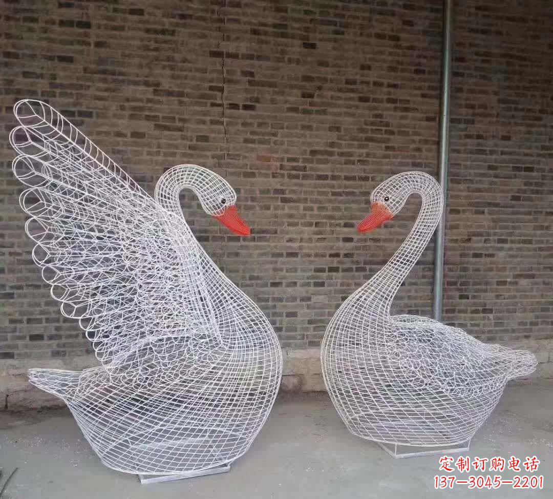 连云港不锈钢镂空天鹅雕塑——美丽动人