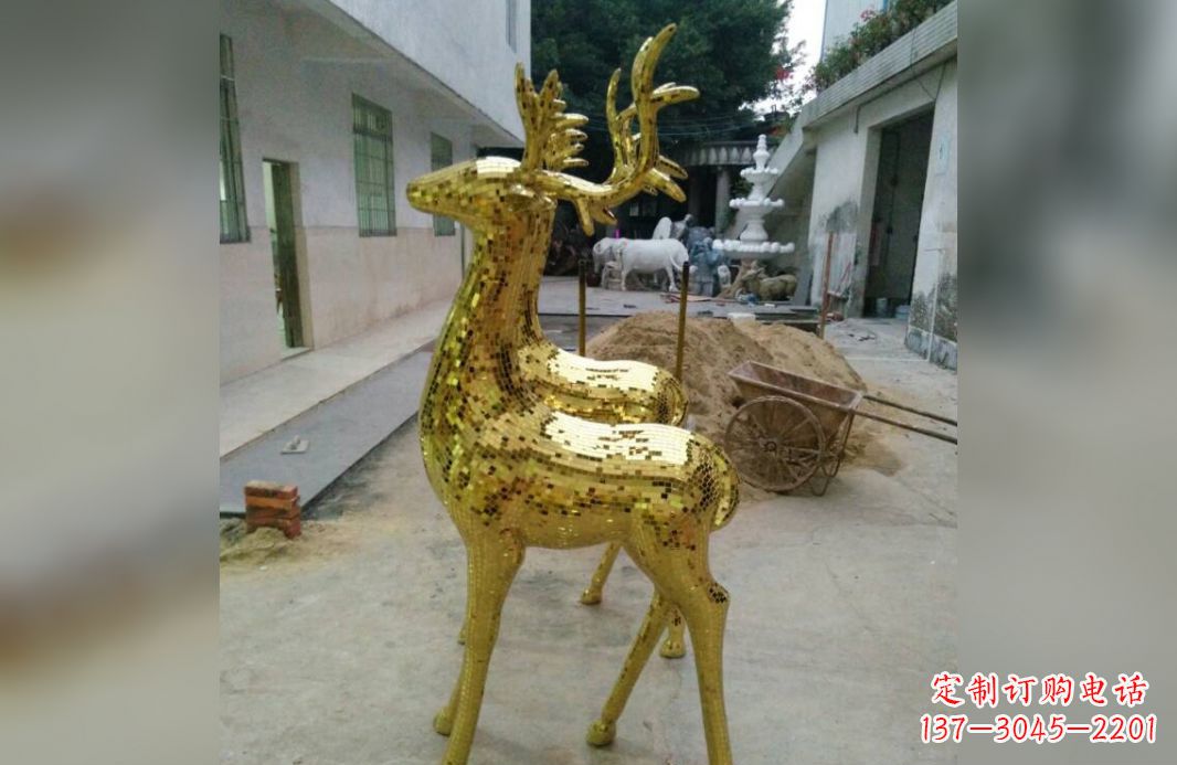 连云港不锈钢鹿公园的动物雕塑