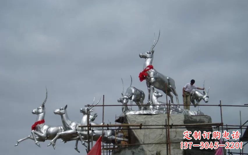 连云港不锈钢鹿群动物景观雕塑