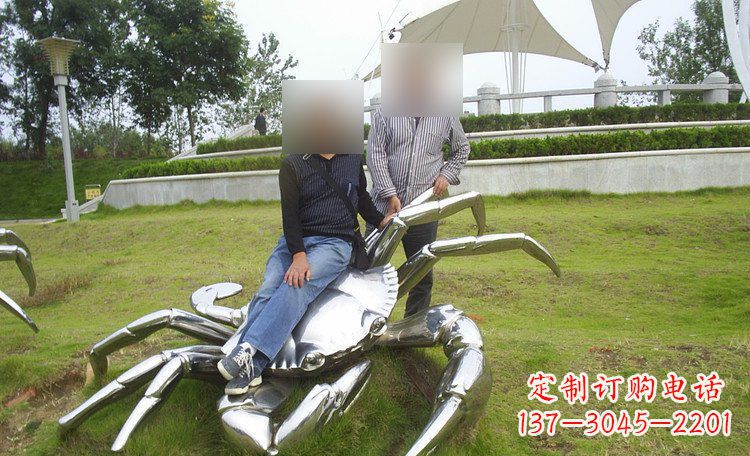连云港不锈钢螃蟹雕塑艺术美化公园环境