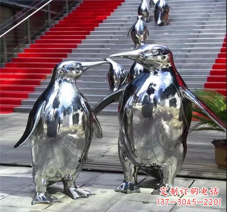 连云港不锈钢企鹅雕塑海洋生物的艺术表现