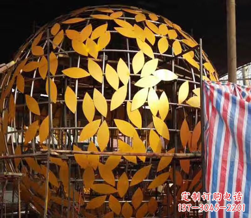 连云港不锈钢树叶镂空球景观雕塑