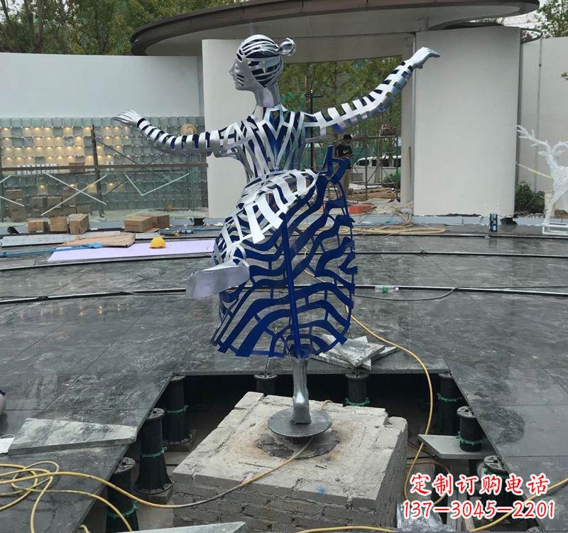 连云港不锈钢女孩——精美雕塑