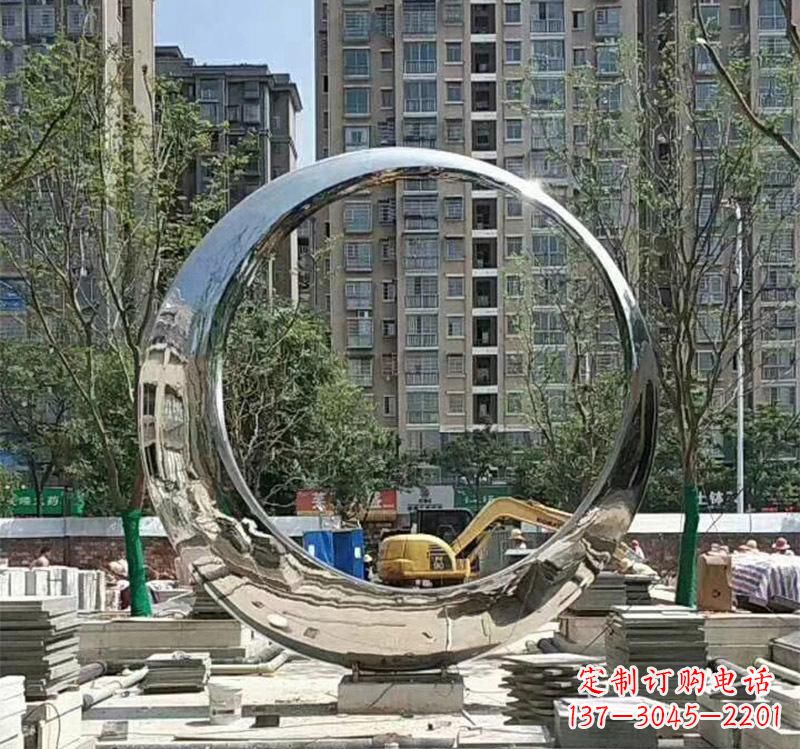 连云港不锈钢艺术圆环雕塑——艺术的精粹