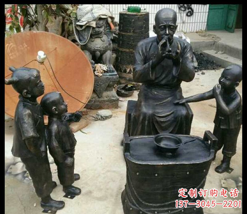 连云港糖果街上的铜雕精灵