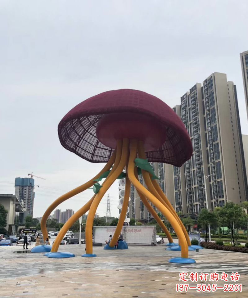 连云港城市点缀之美——不锈钢蘑菇雕塑