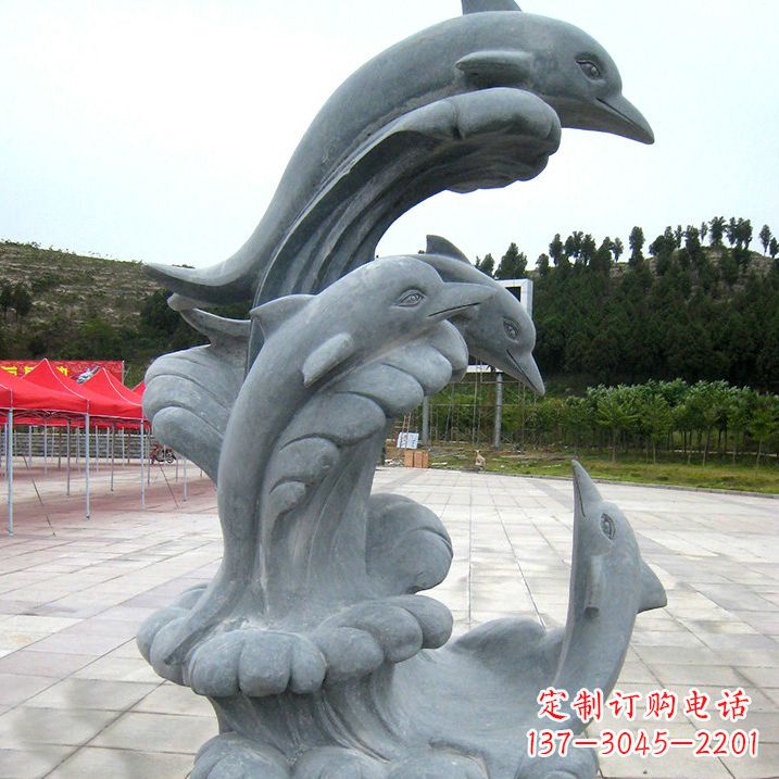 连云港海豚雕塑凝聚着美丽与动感