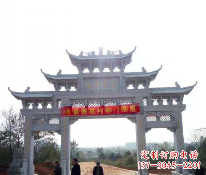 连云港三门石雕牌楼古老而精美的雕塑
