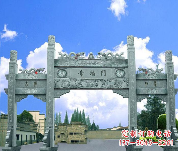 连云港村庄三门牌坊的雕塑之美