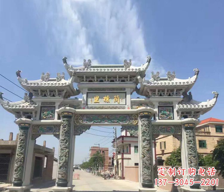连云港传承古老技艺 牌坊雕塑美化村庄