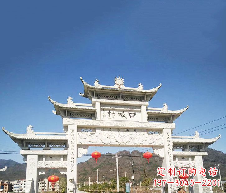 连云港村庄的牌坊雕塑