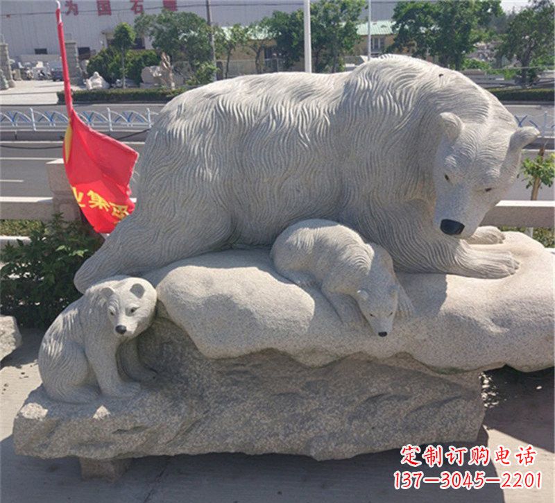 连云港公园北极熊母子石雕