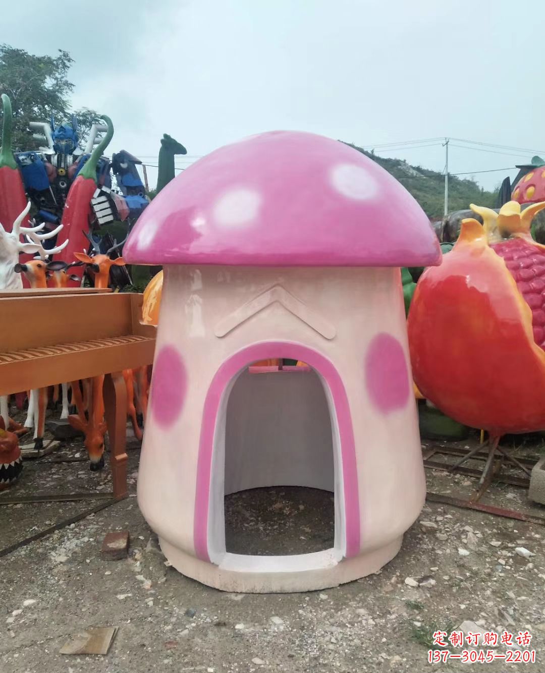 连云港精致彩绘蘑菇屋雕塑