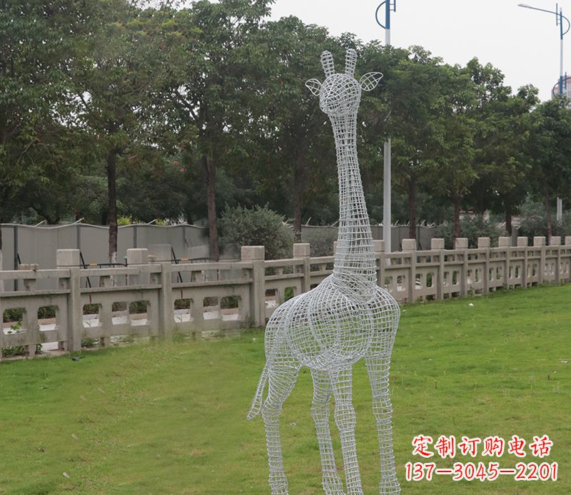 连云港浪漫活力·不锈钢镂空长颈鹿雕塑